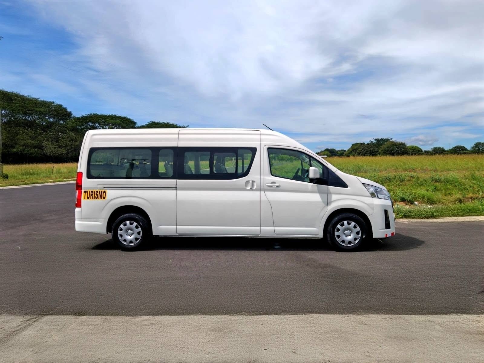 Unidad de transporte privado de Mongos Travel & Tours
